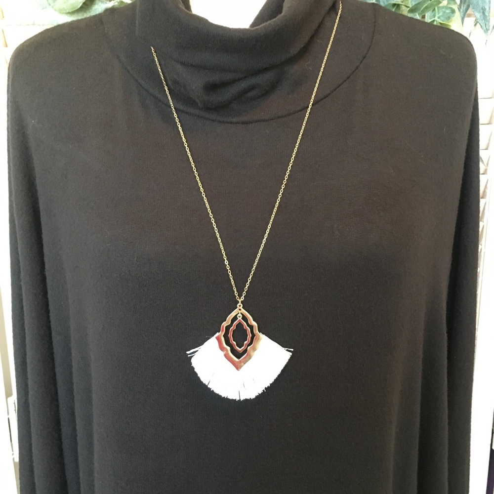 BOUTIQUE ITEM- LONG GOLD TONE NECKLACE AND EARRING SET